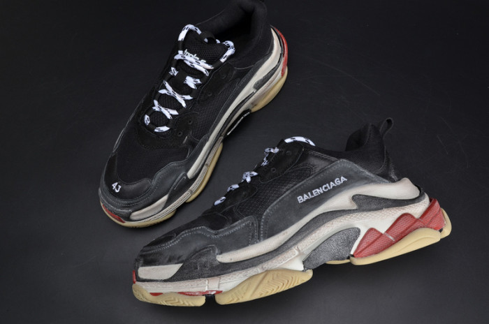 bl 17fw triple s trainer black/ red mens w05m23972